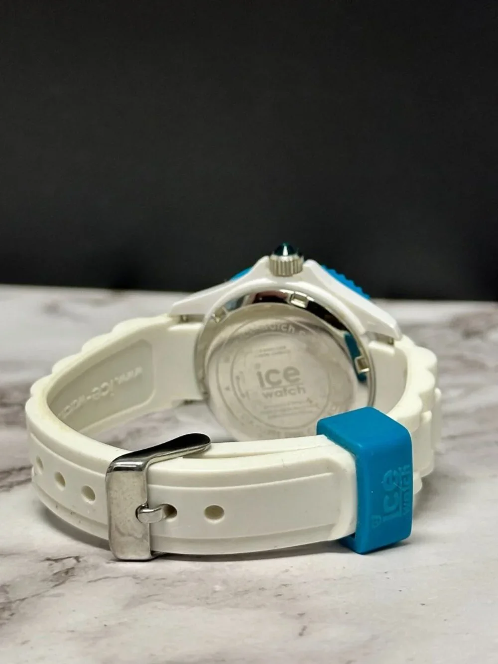 Ice Watch Men White Blue Date Window Silicone Band 36MM Round New Battery 9